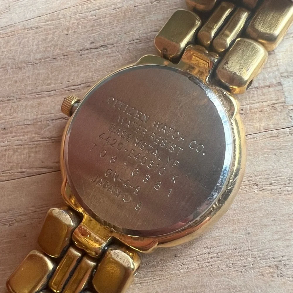 Noblia Citizen ladies gold tone dress watch NEW BATTERY
